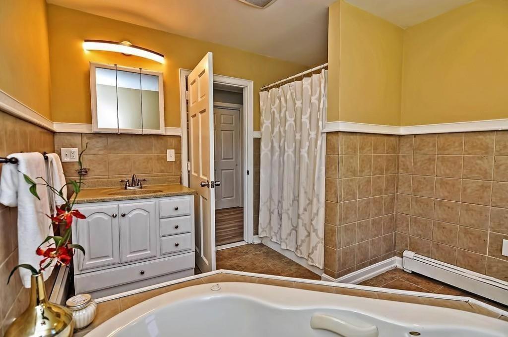Charming Cottage Historic Falmouth Cape Cod Near Beach And Downtown 2Br 1Bath Deck Екстер'єр фото