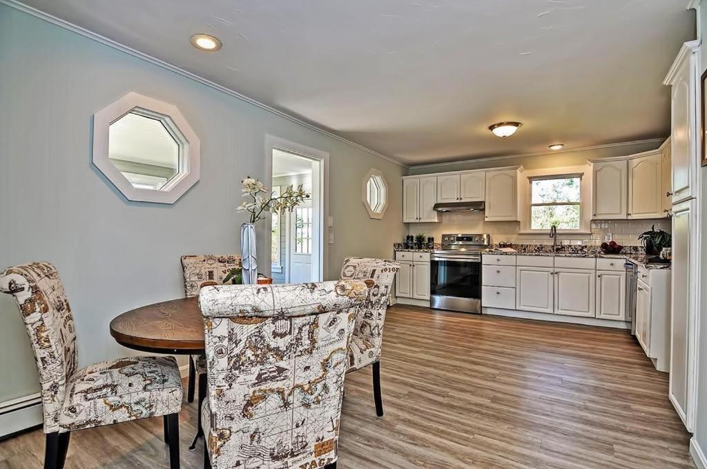 Charming Cottage Historic Falmouth Cape Cod Near Beach And Downtown 2Br 1Bath Deck Екстер'єр фото